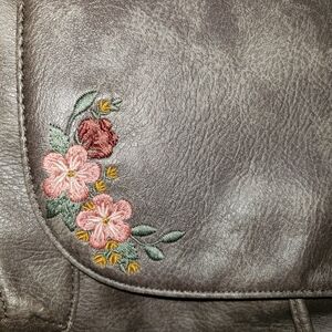 Underonesky (Under 1 Sky) Gray Leather Crossbody Bag with Pink Floral Embroidery